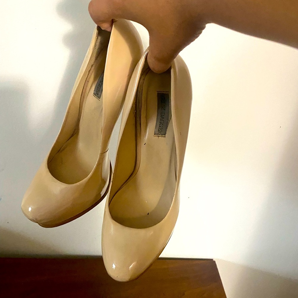 Kelsi Dagger Nude Pumps